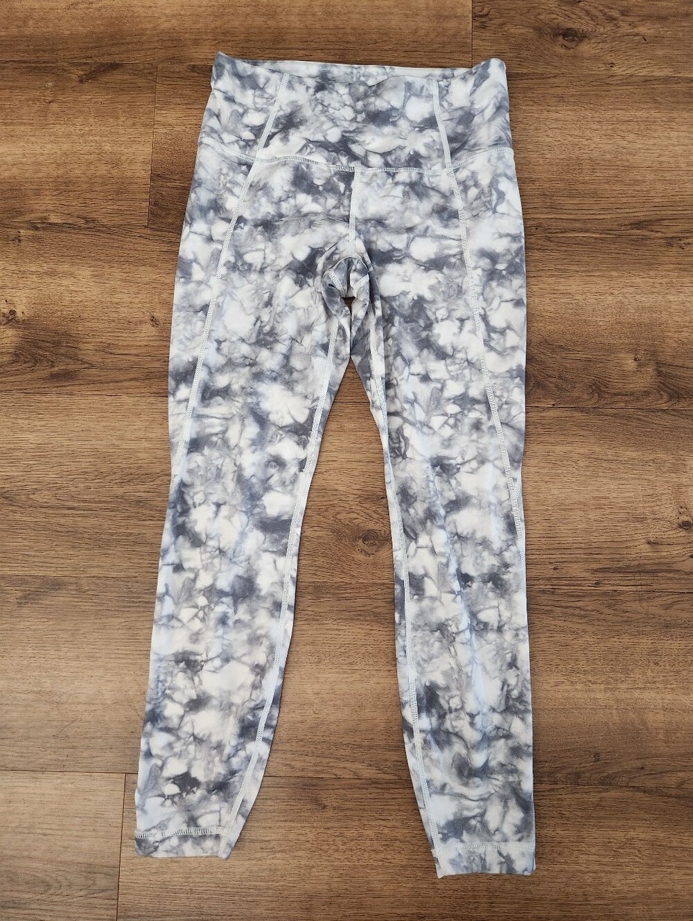 Athleta Salutation Tie Dye 7/8 Tight Size Small